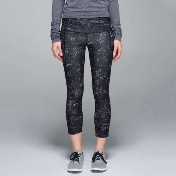 Lululemon Runday Crop Leggings‎ (Luxtreme, 24" Inseam), Arsenal Ambient Grey - Picture 1 of 10